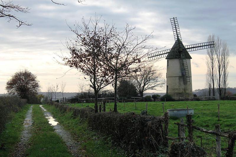 Villa Moulin A Vent Le Champ Du Trail Saint-Cyr-des-Gats Exterior foto
